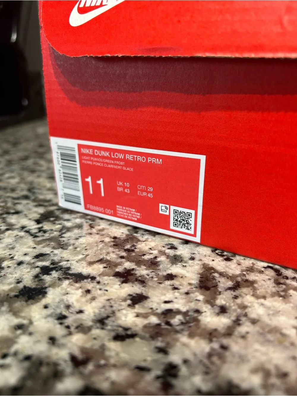 Nike Mens Low-Top Sneakers in Light Gray and Teal